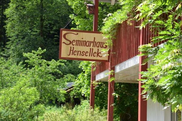 l-hensellek_schildB70F873E-025C-AA39-DB02-5A2BF03DF811.jpeg